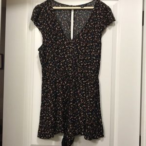 American Eagle Romper Floral pattern